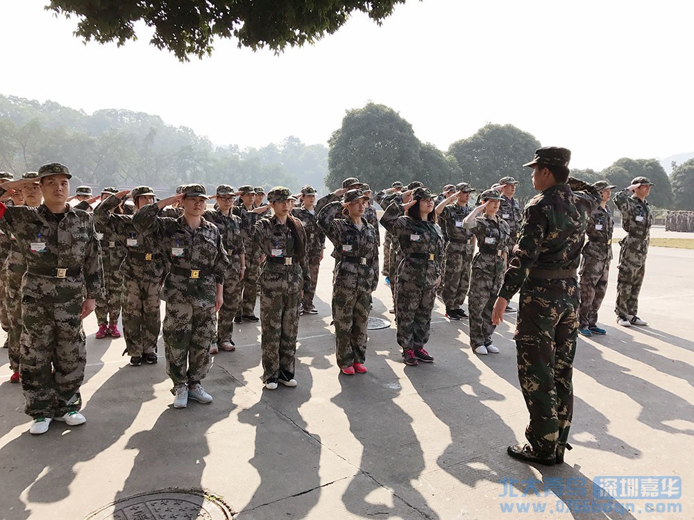 嘉華教育集團開展軍事拓展訓(xùn)練  打造精英教師團隊